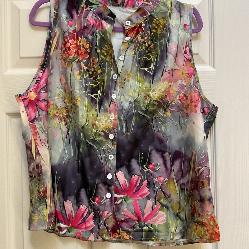 Flower print sleeveless blouse